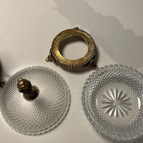 Stylebuilt Vintage powder room set: Matson 
Ormolu
Chalkware
Victorian - Picture 7 of 9